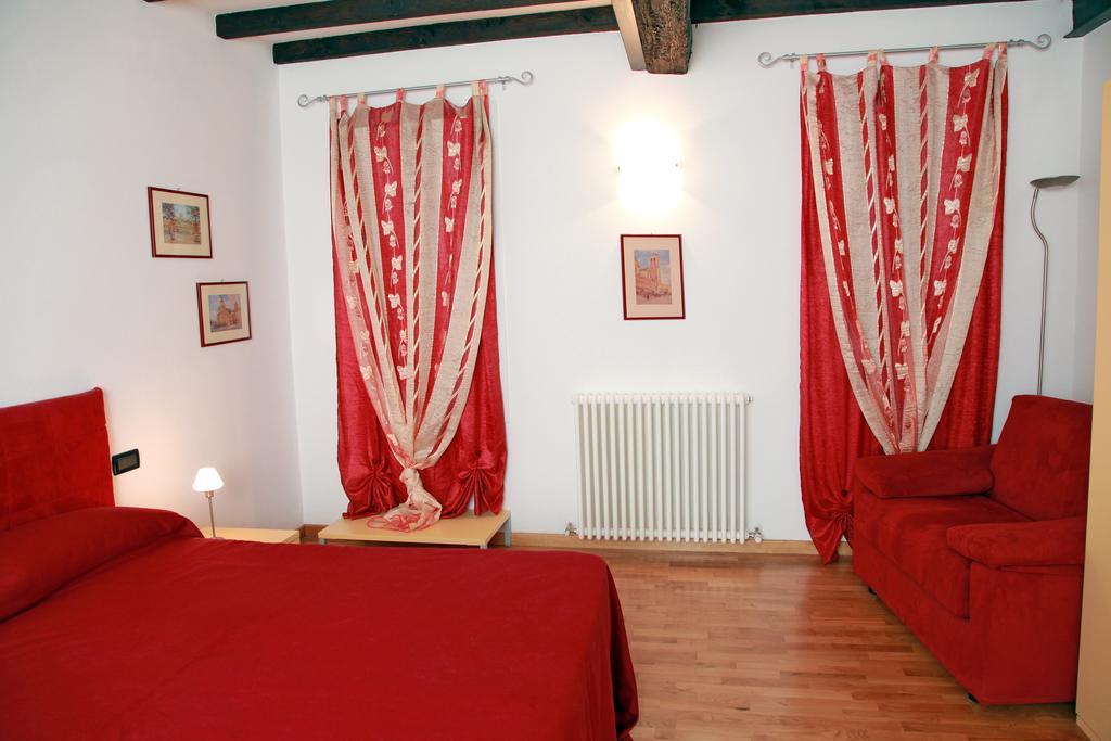 Bed and Breakfast Il Sipario Ferrara Habitación foto