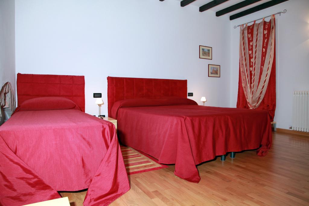 Bed and Breakfast Il Sipario Ferrara Habitación foto